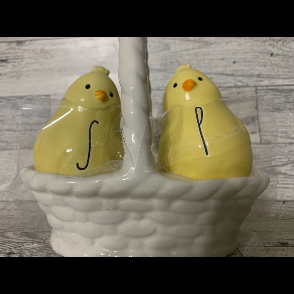Rae Dunn salt and pepper shakers, NWT